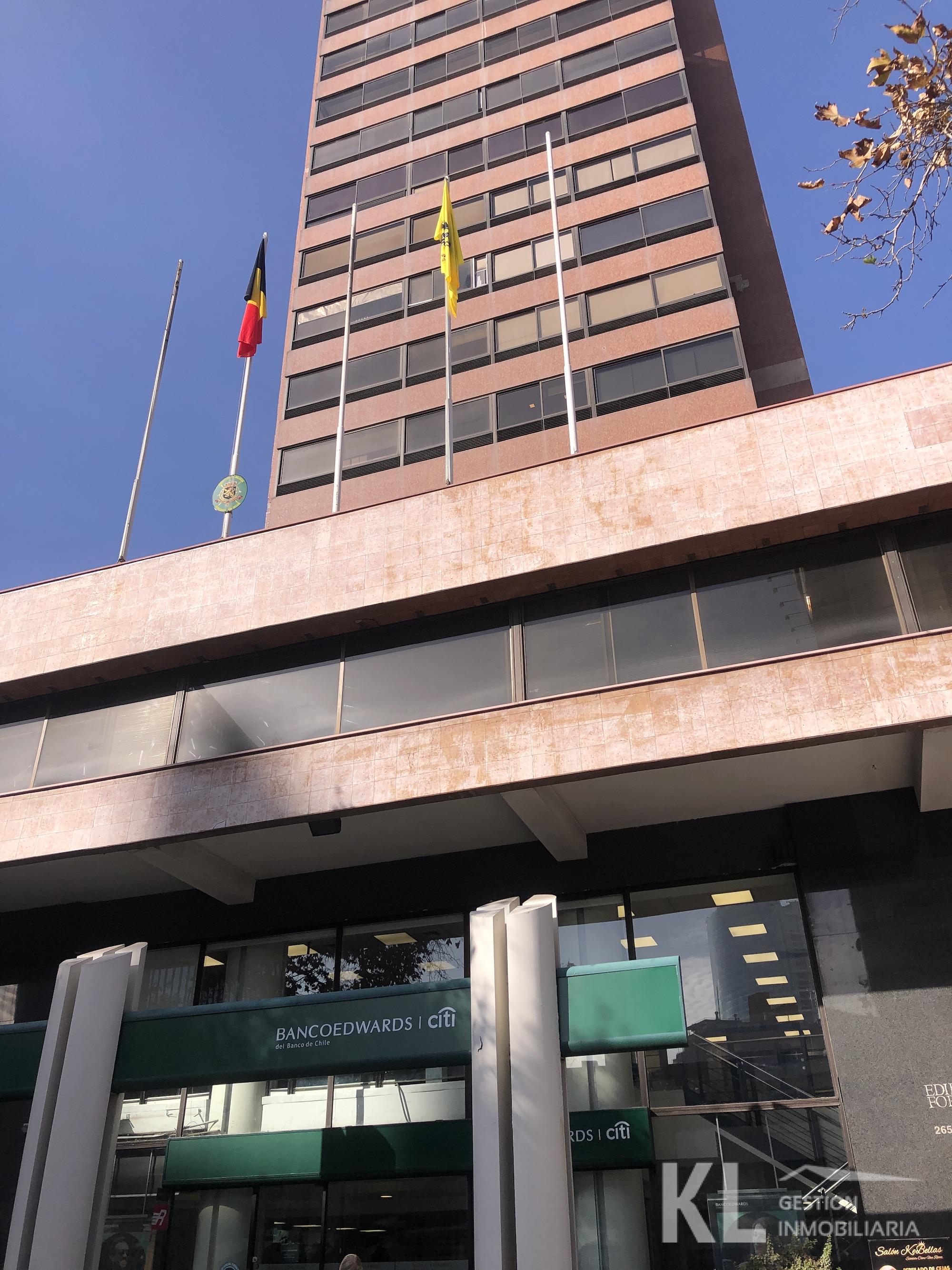 Gran oficna de 80 m2 en Providencia, frente al MUT